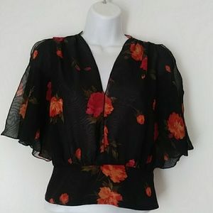 🆒Flirty Feminine Floral blouse
